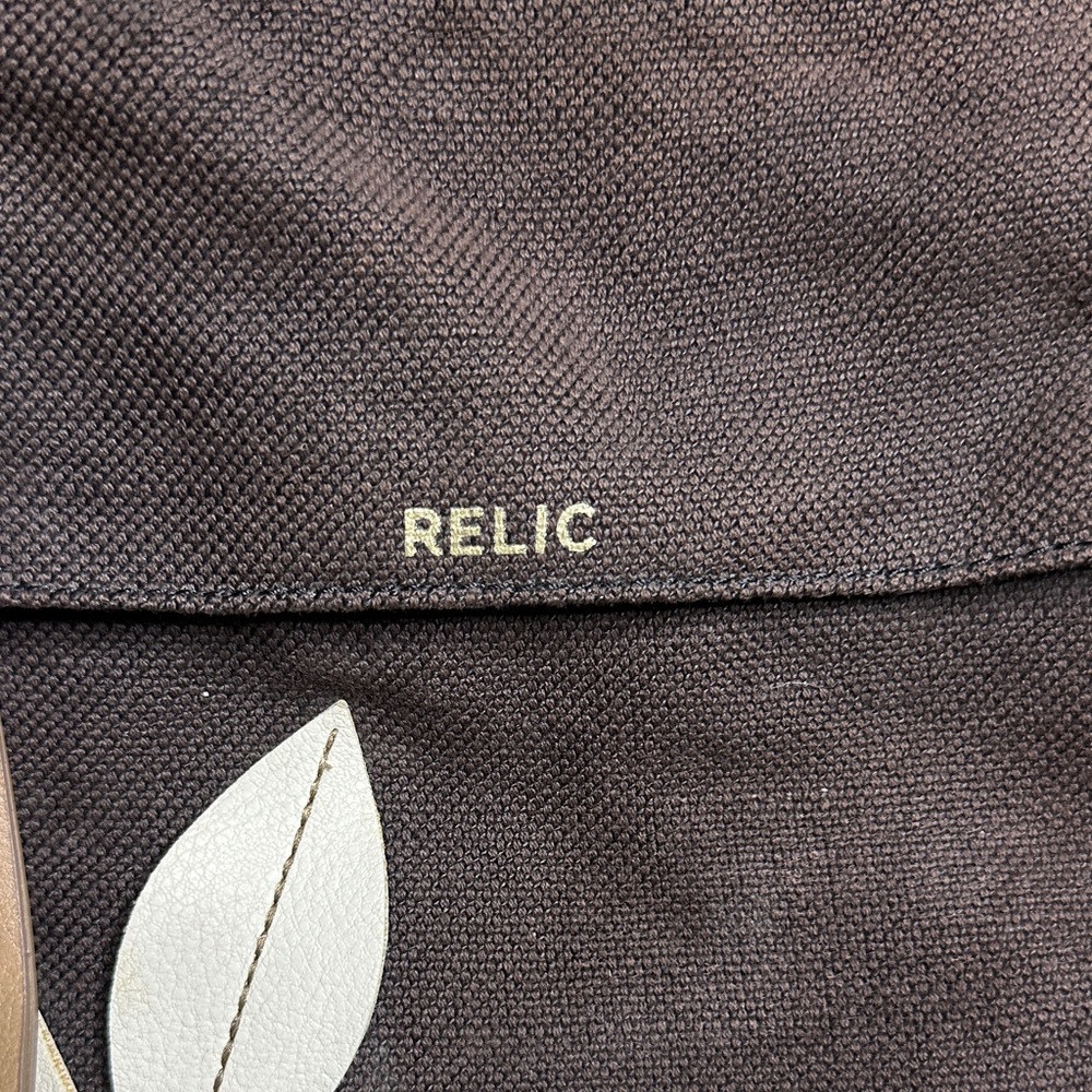 Relic “Sophia” Tan and Cream Floral Tote with double zipper w/ interior pockets - Picture 3 of 10